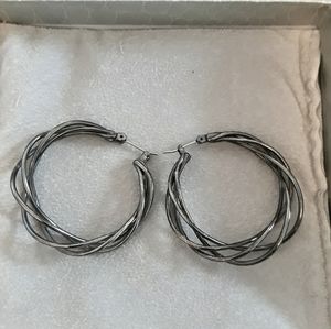 Twisted hoop earrings